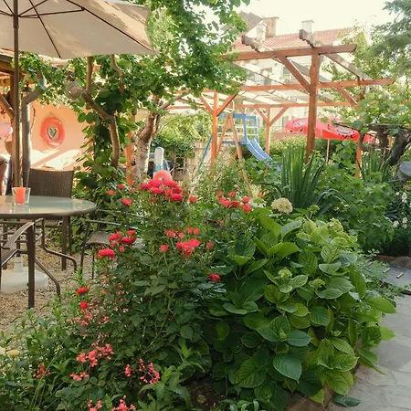 House Gendar, Guest house