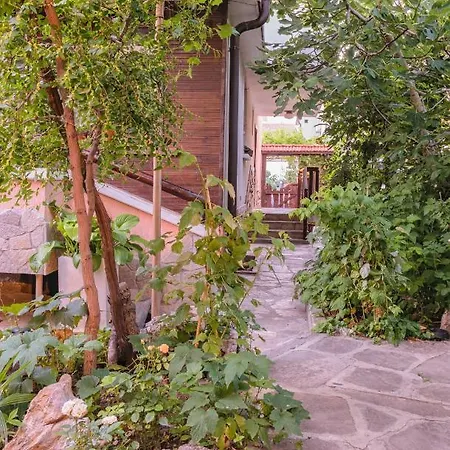 Guest house House Gendar, 3*